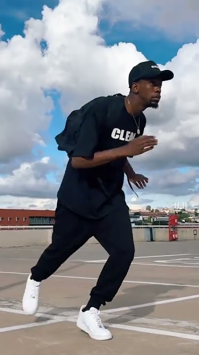 Robot Boii Does A Dance to 'Bastholile' in Fine Fashion 🔥🇿🇦💃 #robotboii #amapiano #dance #Bastholile