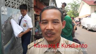 Aksi Penurunan Spanduk Iklan Rokok di Sekitar Sekolah