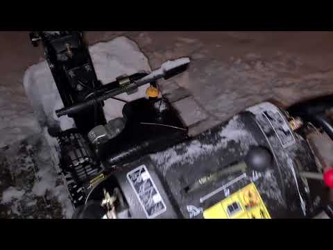 Video: Mini Snow Clearing Tractor: Hur Väljer Man En Liten Snöslunga Traktor Med Snöspade? Funktioner I Verktyg För Snöröjning