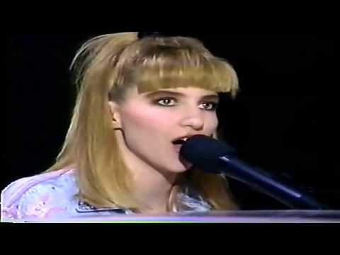 Debbie Gibson - Lost In Your Eyes (Live '89)