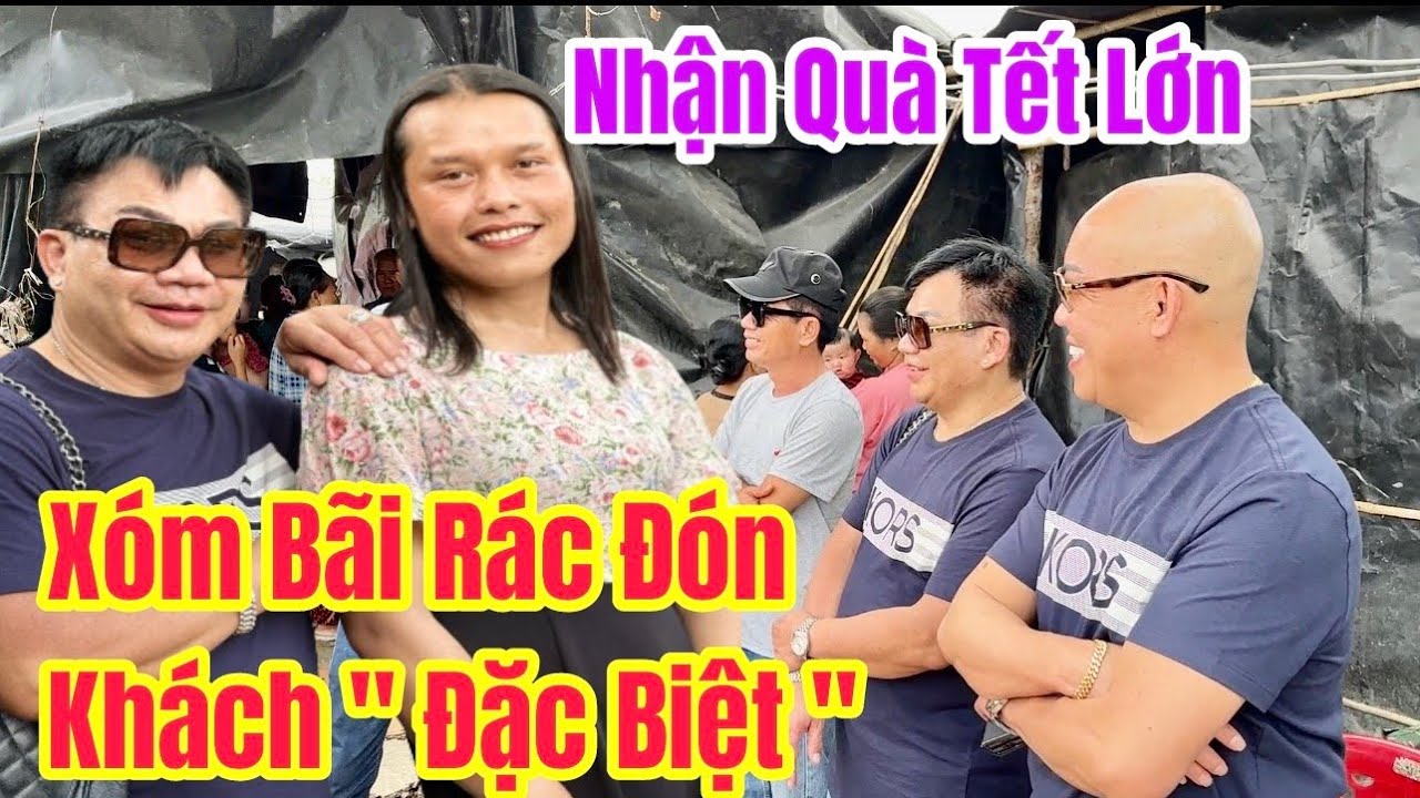 Xóm Bãi Rác đón hai vị khách 