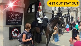 What Rude Man She Thinks Kings Guard Is Rude For Saying Get Out Of The Box