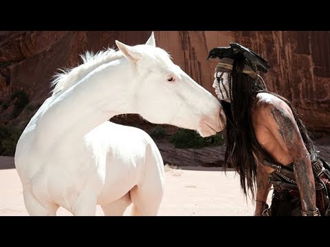 بيتجنن وبيفضل شايل غراب ميت فوق راسو اكتر من 20 سنه علشان ينتقم لقبيلتو ملخص فيلمthe Lone Ranger