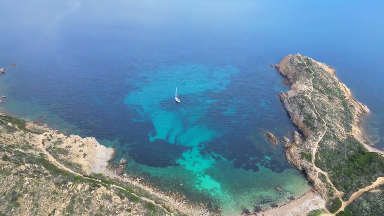 Revellata -Calvi -4K -Rando - phare-la Corse vue du ciel - les richesses du patrimoine naturel Corse