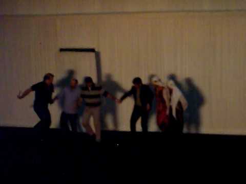 Caio Pimenta e Allan Freitas danando Dabke com Yas...