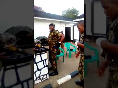 THE UGLY democracy in Sierra Leone 🇸🇱 PresidePresidential Guides threaten the opposition party APC THE UGLY democracy in Sierra Leone 🇸🇱 PresidePresidential Guides threaten the opposition party APC