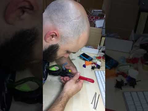 Swapping out broken Stinger wings from Thundercats part 1 of 3