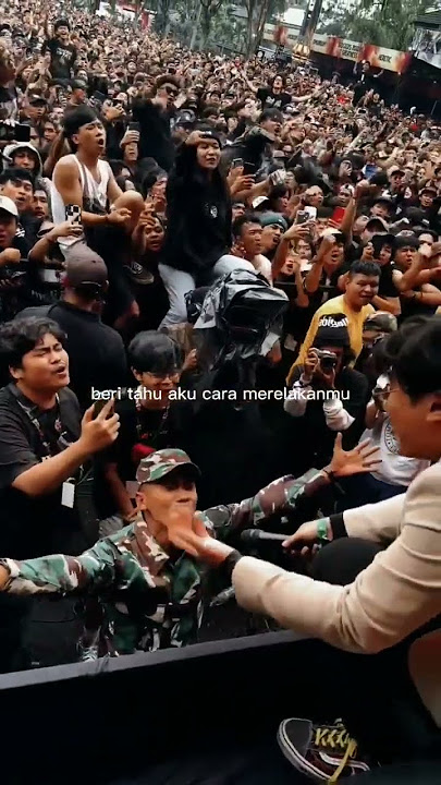pak TNI nyanyi bareng lagu serana
