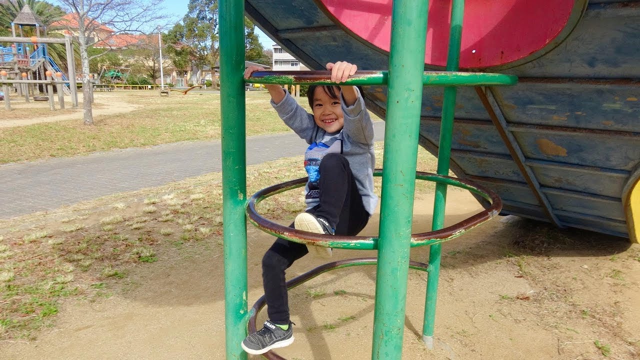 公園でレオくんが遊んだよ！楽しい遊具がいっぱい！ レオスマイル