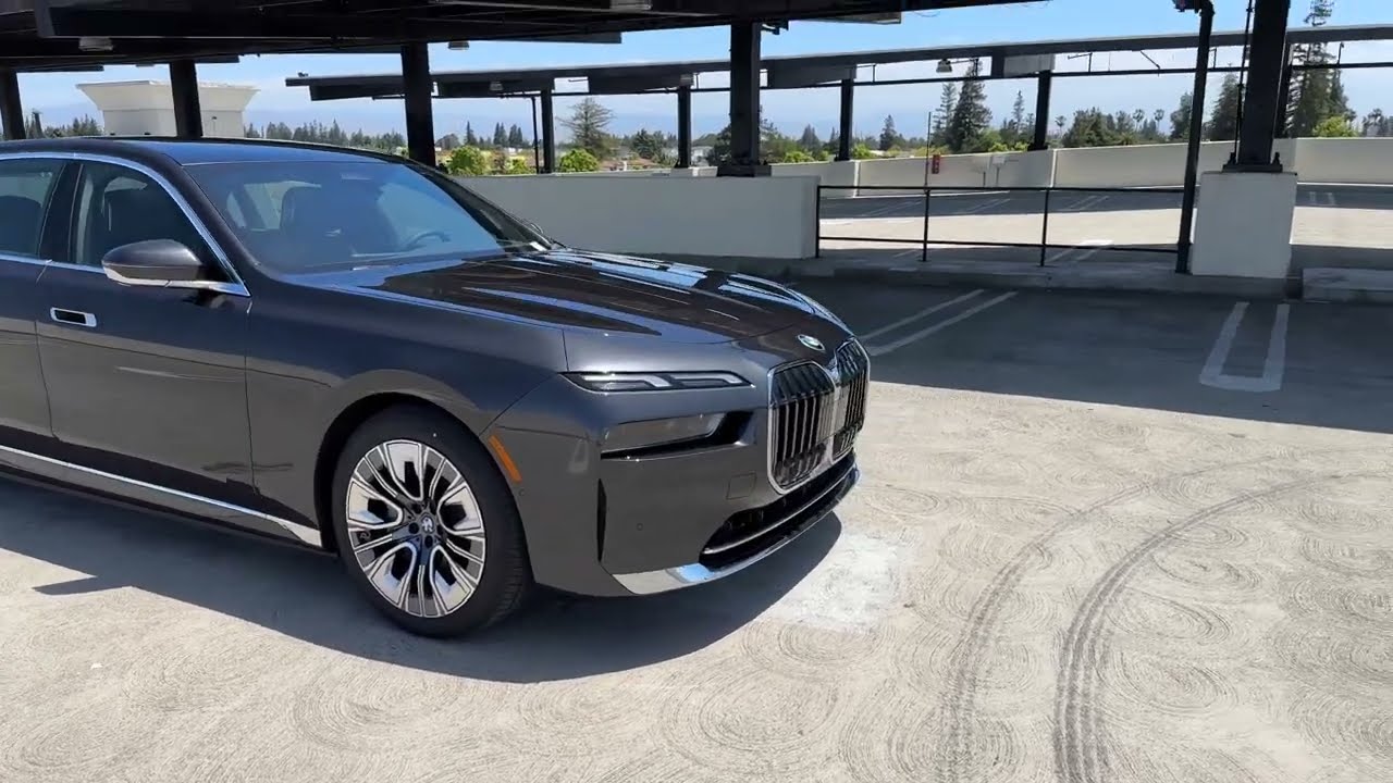 Tour the 2023 i7 xDriv60 in Dark Graphite | 4K