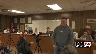 Video: Oilton City Councilors vote to remove Carl Stout as Police Chief