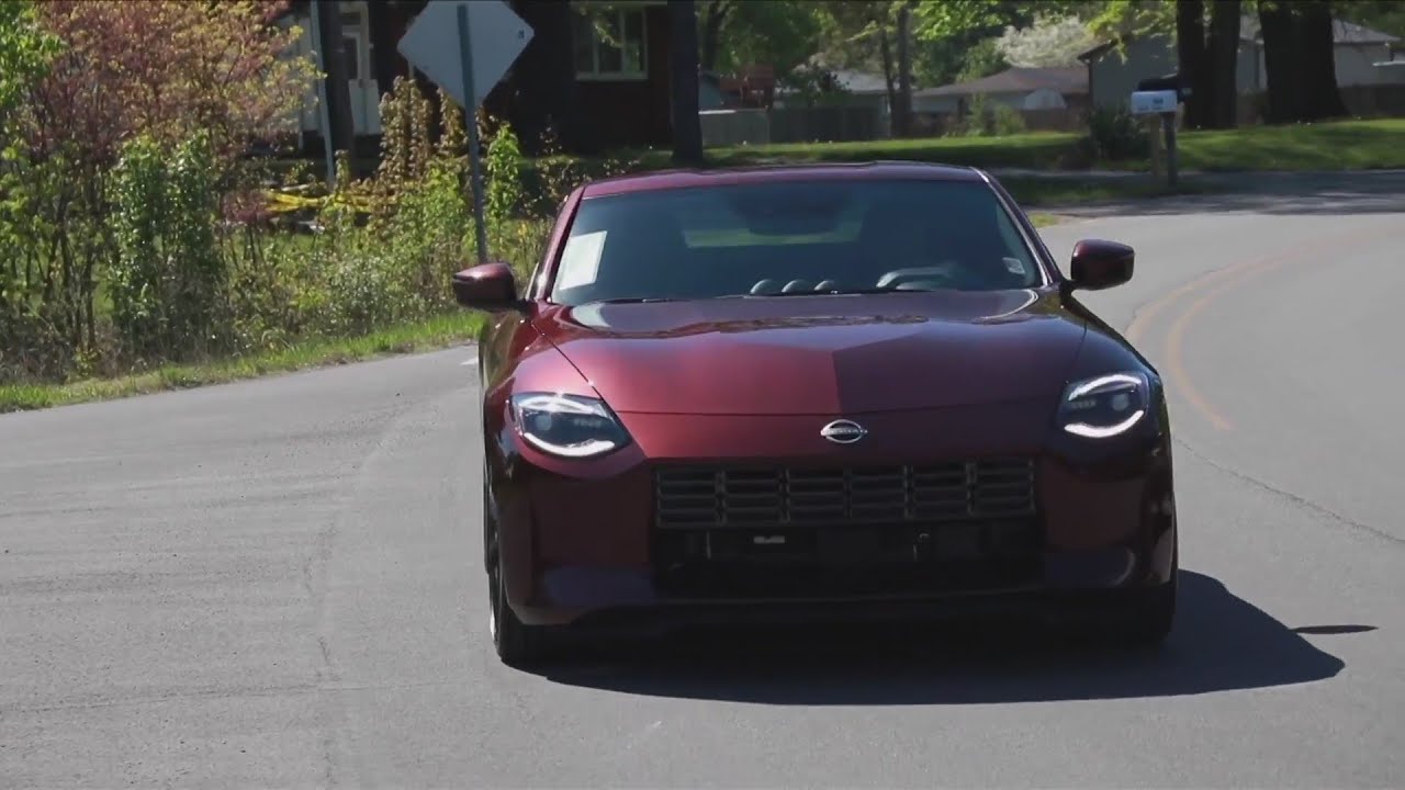 Good Day Live: 2-minute test drive Nissan 400z - YouTube