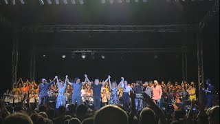 Νίκος Πορτοκάλογλου & Φίλοι - Πάνω Απ' Τα Σύννεφα - Live από το Θέατρο Βράχων