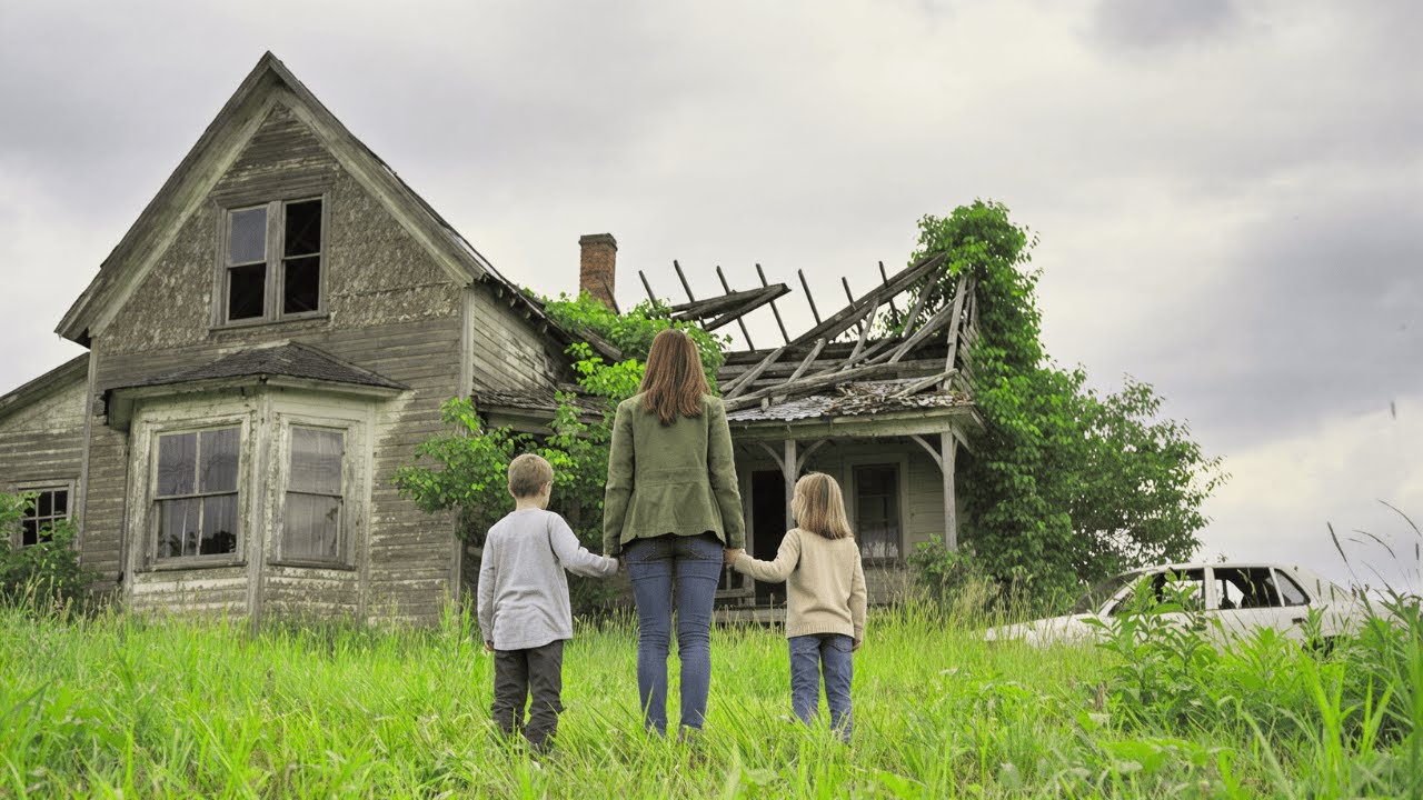 Une maison fraîchement achetée cache une porte secrète… l’intérieur est terrifiant !