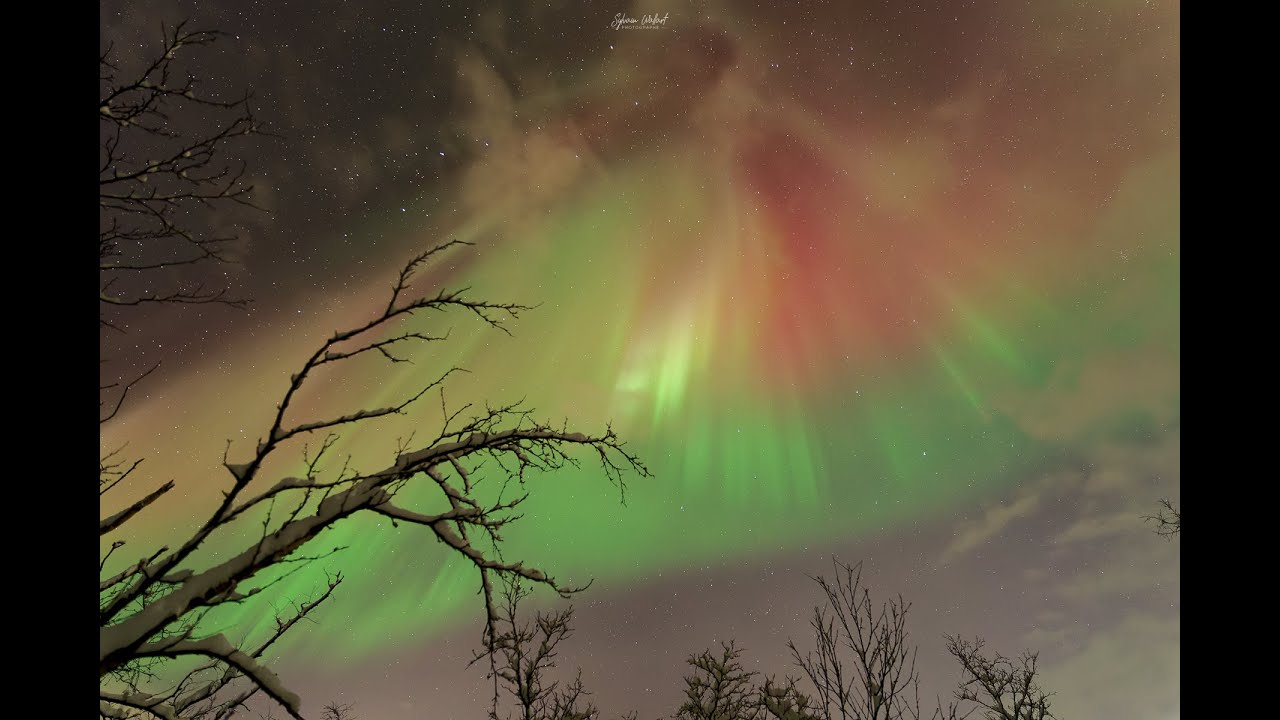 Northern lights in real time - 4K - YouTube