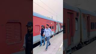 Railway Station Par Seat Ki Ladai #shorts #ytshorts #youtubeshorts #railway #train #railwaystation screenshot 5