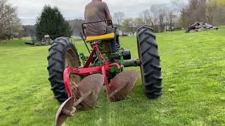 Let’s plow with the John Deere B #johndeereclassic #johndeere #antiquetractors #plowing