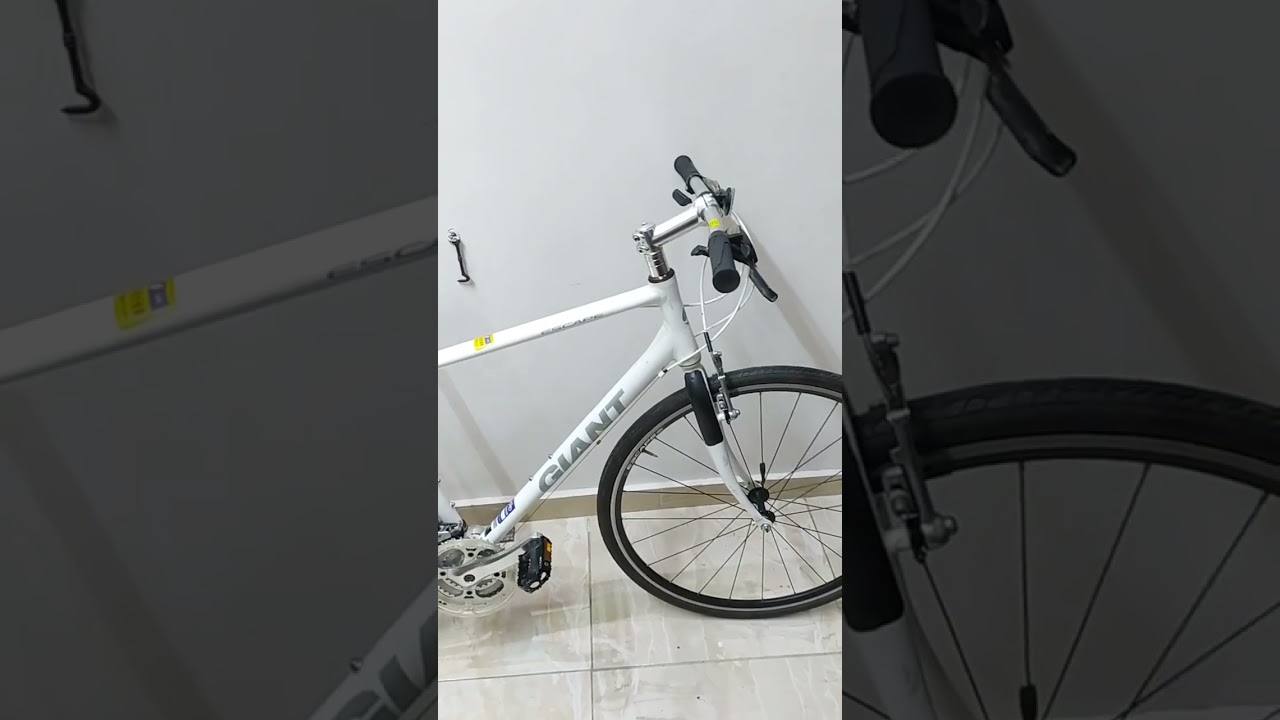 Giant Escape R3 in mint condition literally - YouTube