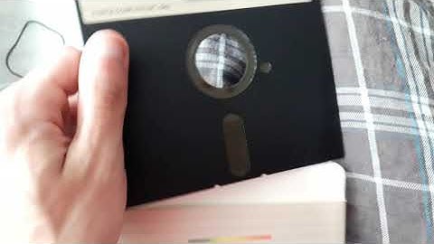 1982/1983 Apple II An Introduction to the Apple IIe Computer A2D2001B Floppy Disk