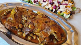 كتف الغنمي بالزيتون وصفة من المطبخ المغربي الأصيل و سلطة راقية  بالفواكه و الدجاج 