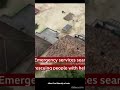 洪水淹沒義大利小鎮後屋頂救援Rooftop rescues after floods overwhelm Italian town