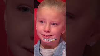 She can't hold back her tears 😥🥺 #thevoicekids
