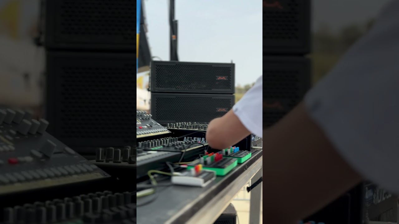 Satoshi Tomiie (Live) 