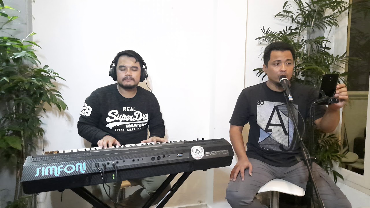 Selalu Untuk Selamanya Fatur . ( Cover live ) By Ihfan Selalu Untuk Selamanya Fatur . ( Cover live ) By Ihfan