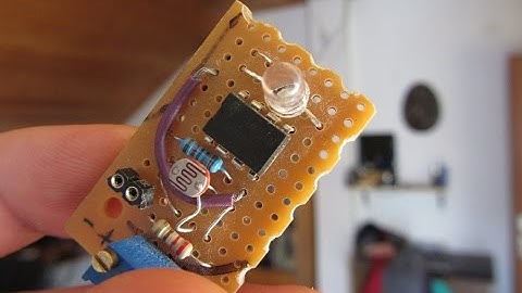 Light detection circuit using Voltage Comparator LM393
