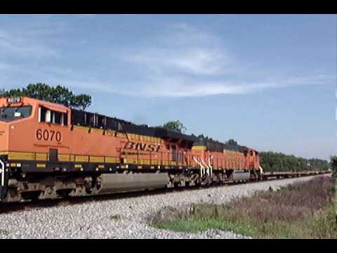 bnsf 5729 NS 056 with empty military flats.