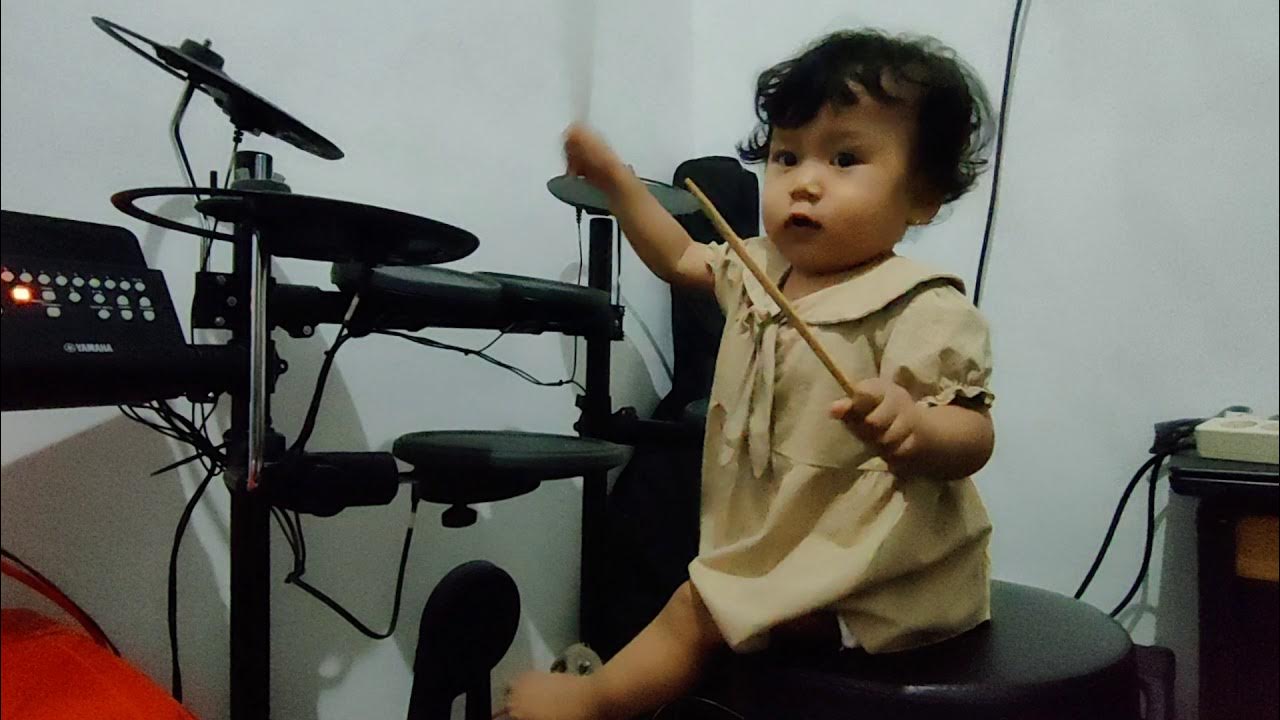 Baby girl drummer 13month - YouTube