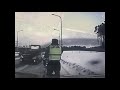 Водитель грузовика виноват? Полицейский чудом увернулся от грузовика на дороге в Екатеринбурге