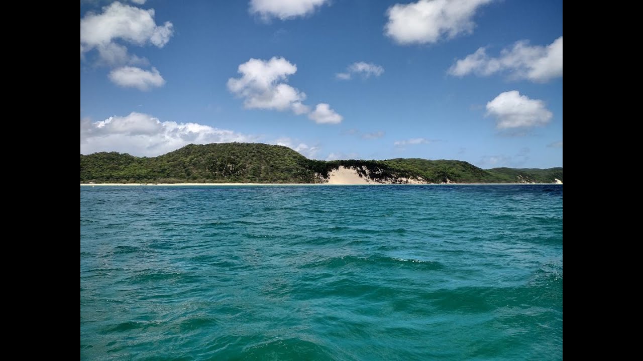 Moreton Bay - Sailing and approaching Moreton Island - Tangalooma