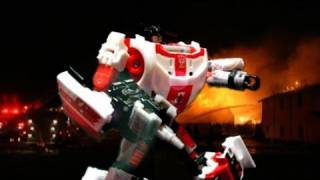 OPTIMUS PRIME reviews Red Alert