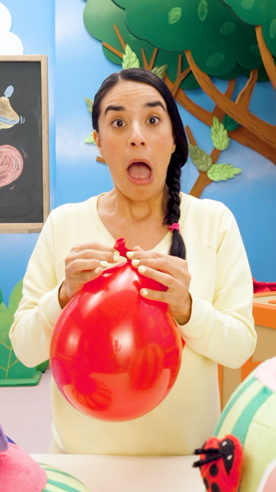 What sound does a BALLOON ? make? @CoComelonClassroom ! #cocomelon #shorts