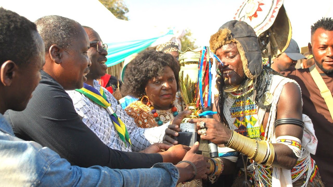 NELEMI MBASANDO APEWA TUZO YA HESHIMA, AELEZA HISTORIA YAKE FUPI ALIVYOUA SIMBA POLINI