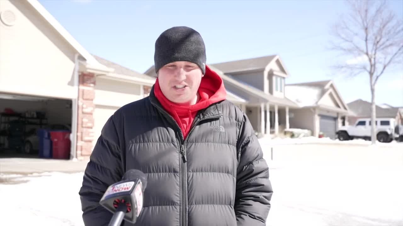 Sarpy County neighbors start to cleanup following the blizzard