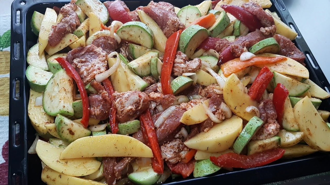 Мясо с Кабачками и овощами в духовке !!!
