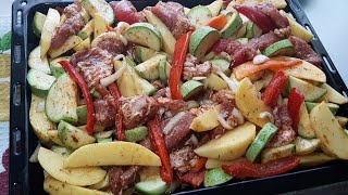 Мясо с Кабачками и овощами в духовке 