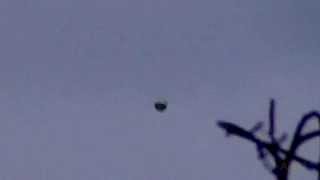 Реальное видео, съемка НЛО над Москвой №3. Real UFO смотреть онлайн.(Реальное видео, съемка НЛО над Москвой №3. Real UFO Только реальное видео. Подписывайтесь на канал, будет много..., 2015-11-17T01:21:50.000Z)