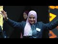 لحظة تكريم المديرة المتميزة عبير الحرازنة لحظة تكريم المديرة المتميزة عبير الحرازنة