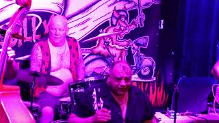 Ricochets - Devils Highway (live)
