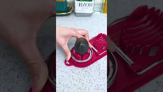 用刀切皮蛋，老是不成形，用切蛋神器，切的快还美观#切蛋神器