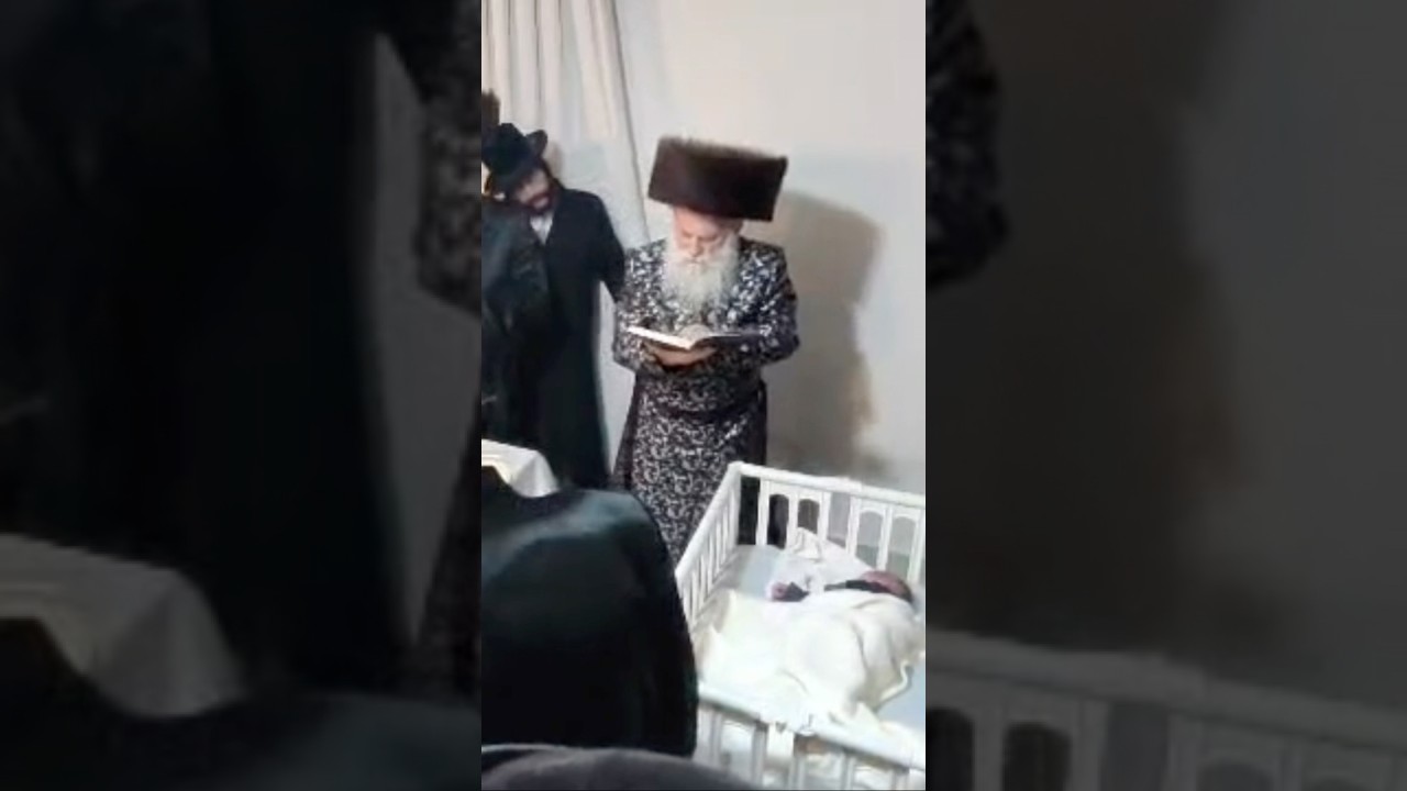 כ"ק האדמו'ר מבוטשאן באמירת קרישמע לייענען לנכדו