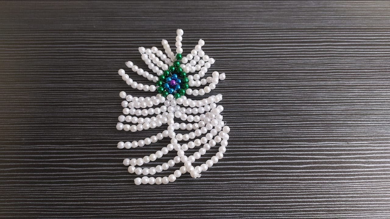 #ChaitanganRangoli  #DIY #PearlCraftचैत्रांगण रांगोळी मधील मोत्याने विणलेले मोरपीस