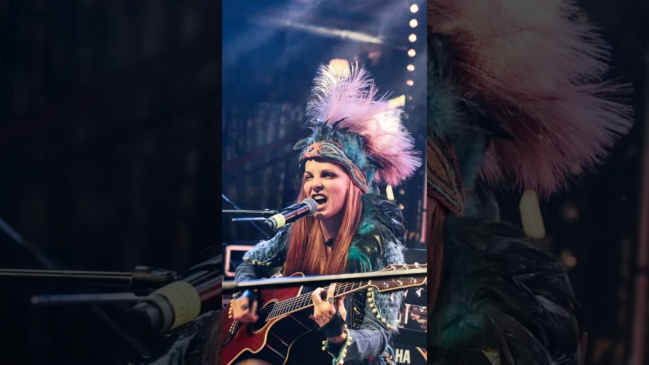 А вы слышите что-то схожее в мелодиях этих песен? 