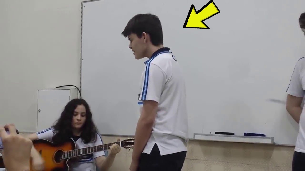 Estudiantes TÍMIDOS Sorprenden a su Clase con su Increíble VOZ - YouTube