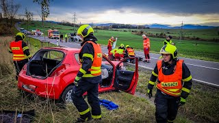 30.10.2023 Po nehodě v Příboře museli hasiči vyprošťovat, využili hydraulické nástroje | HZS MSK