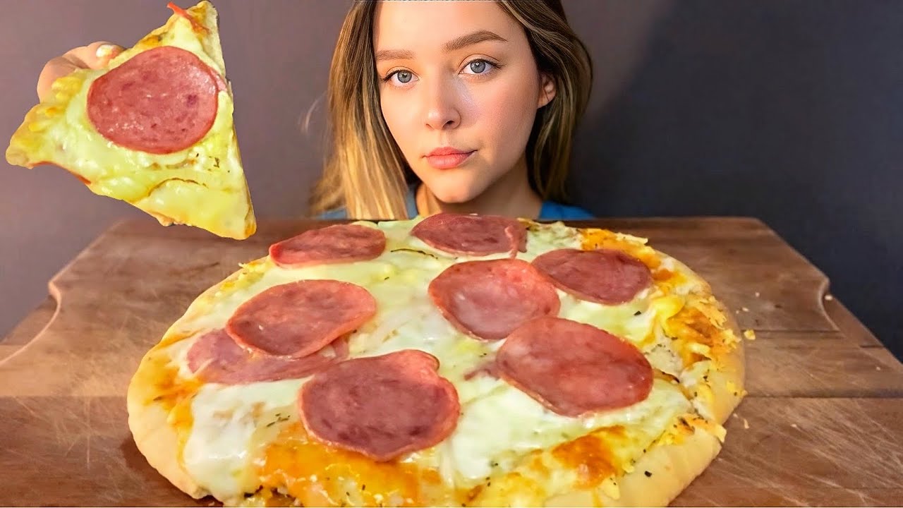 PIZZA DE CALABRESA COM MUITO QUEIJO MUKBANG COM FOFOCAS | CAMILE ASMR