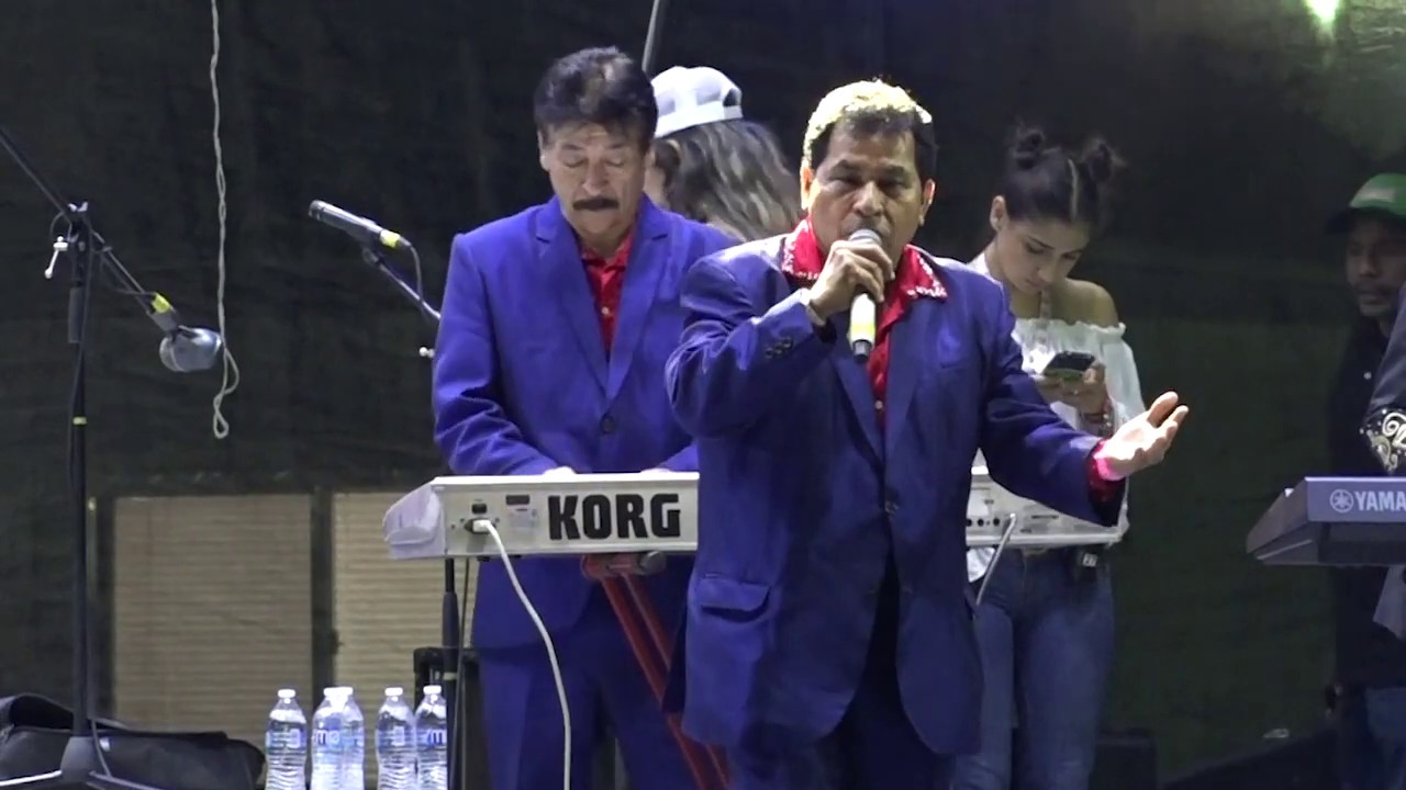 Los Potros - Buscando novia // Reina mía (en Vivo desde Culiacán)